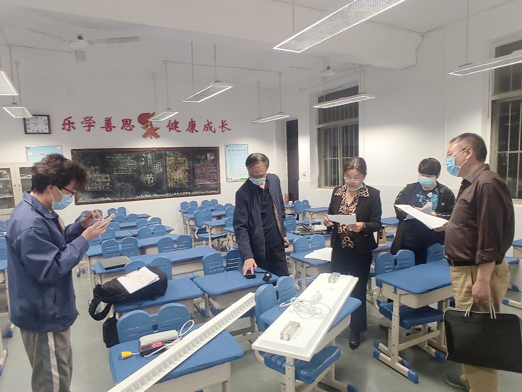 鶴壁市直學校淇濱中學、實驗學校、鶴翔小學、師范附小，護眼燈改造項目順利通過市級專家組驗收